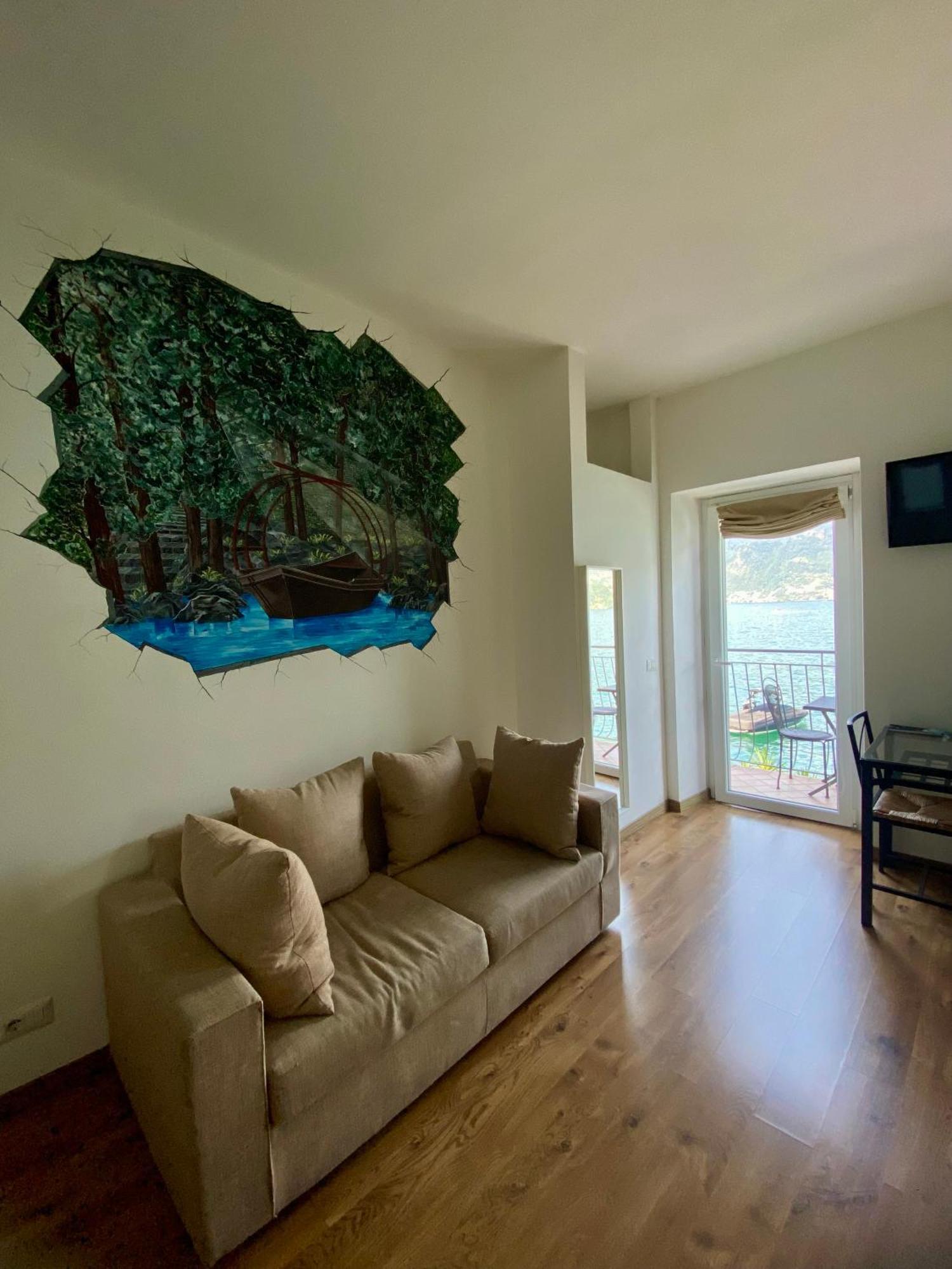 B&B Nest On The Lake Lezzeno Εξωτερικό φωτογραφία